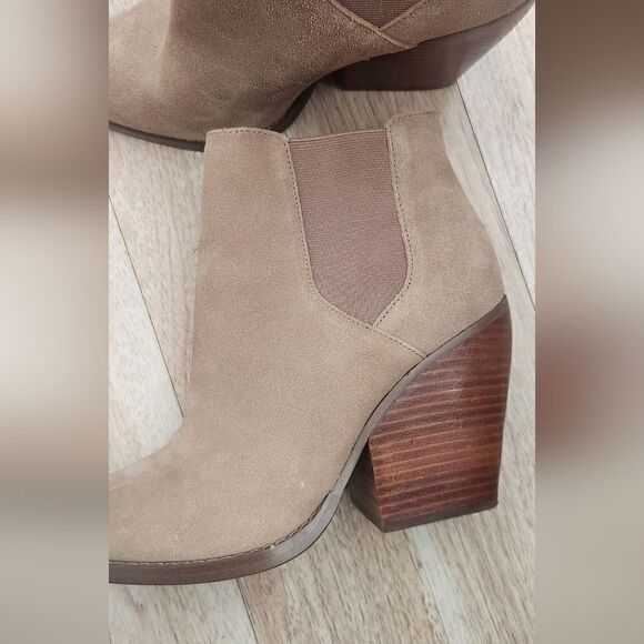 BP Lex Suede Bootie Chesnut Size 9
